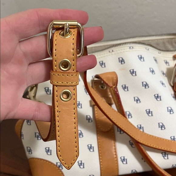 Dooney & Bourke White and Brown Logo satchel - Picture 12 of 15